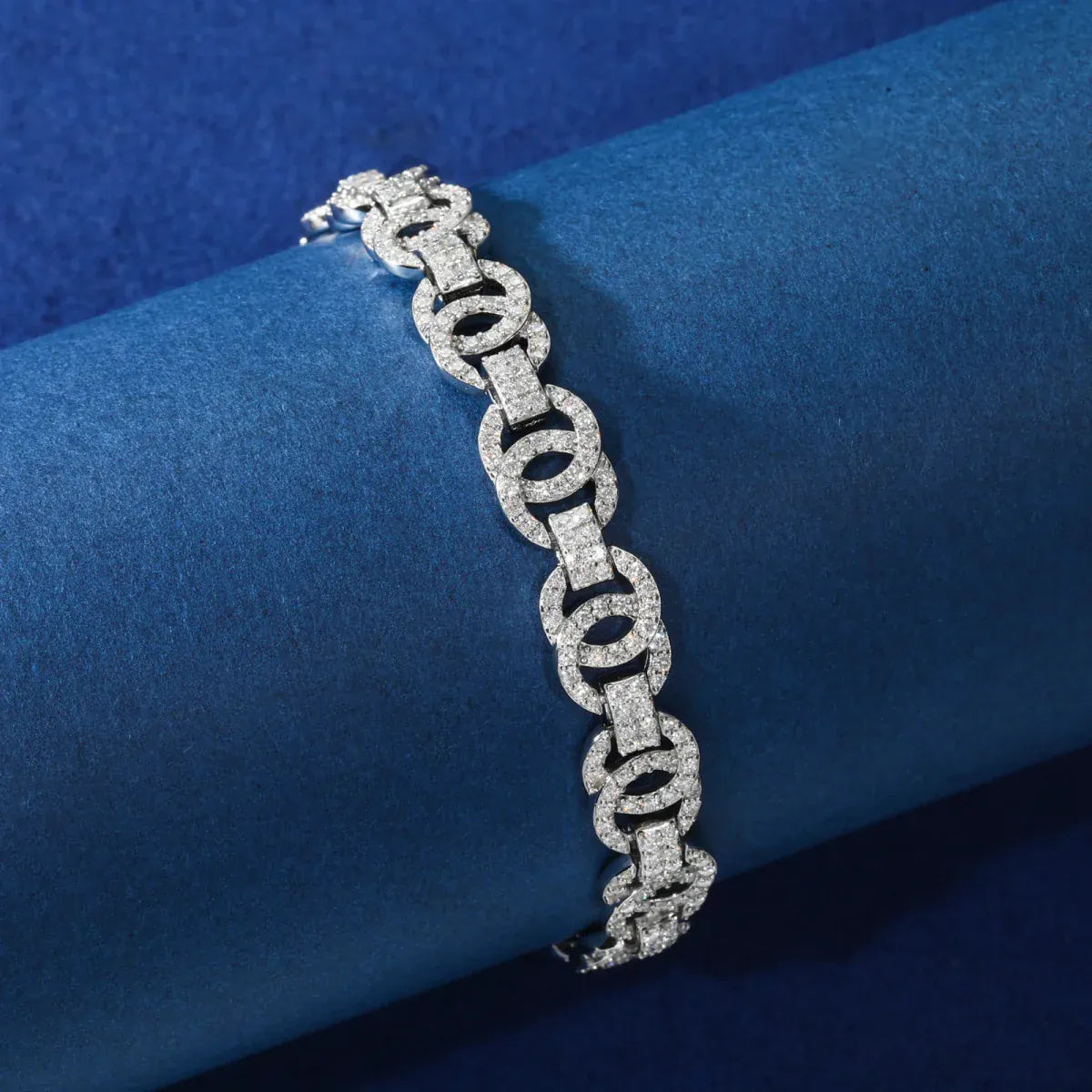 Interlock Moissanite Bracelet – “Eternal Loop” Edition - The Gold Supply